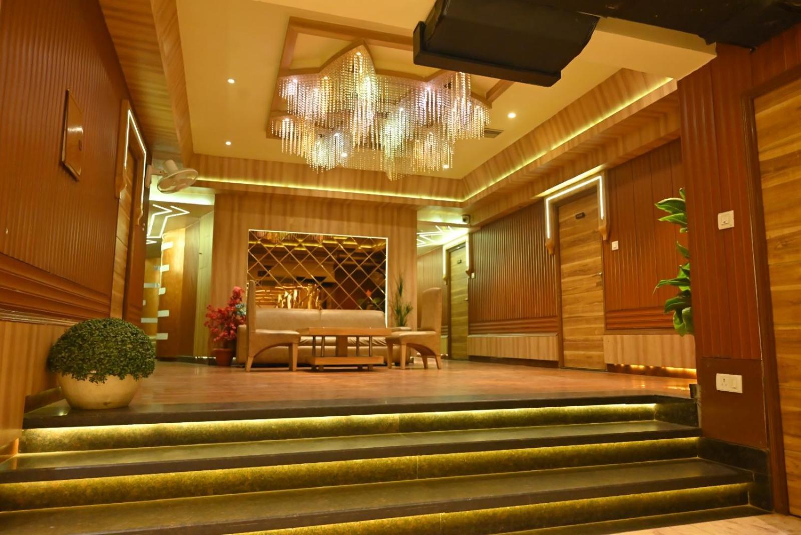 Hotel K D Palace 칸푸르 외부 사진